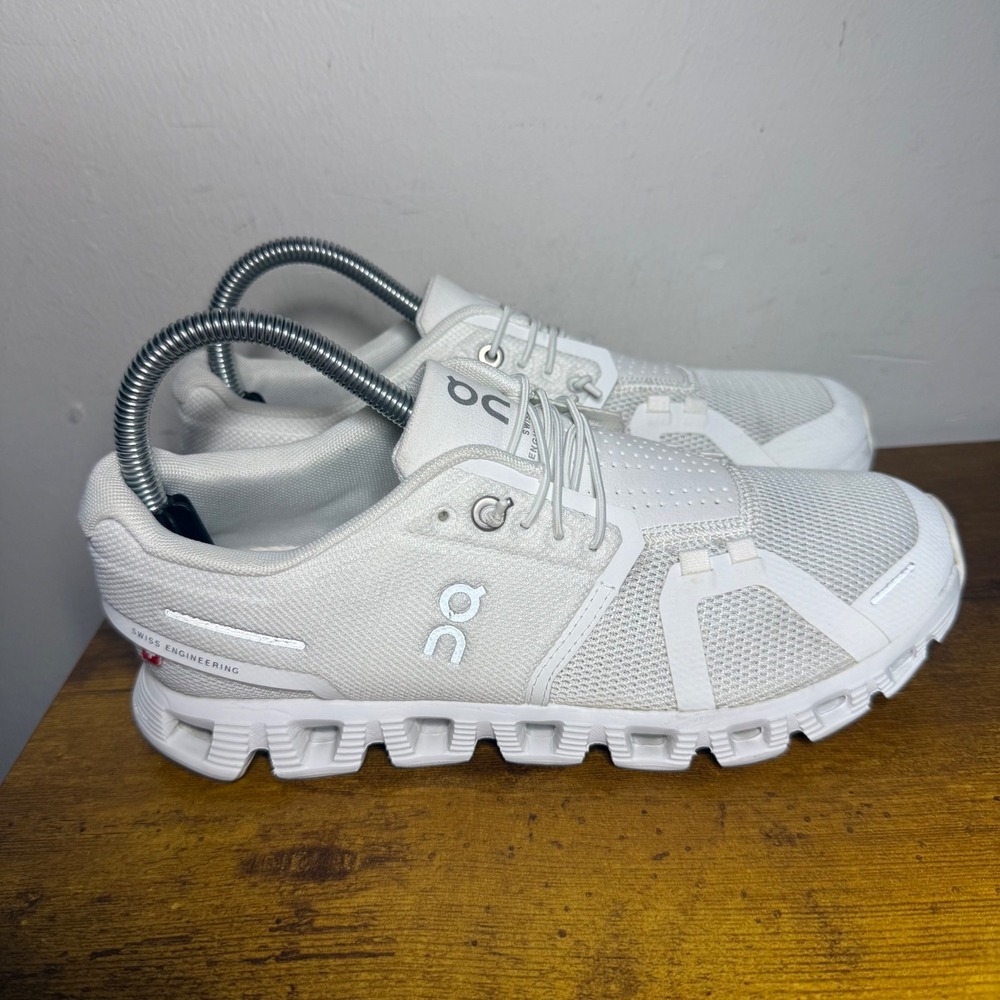 On Cloud 5 Running Shoes Womens Size 7 White 59.98902